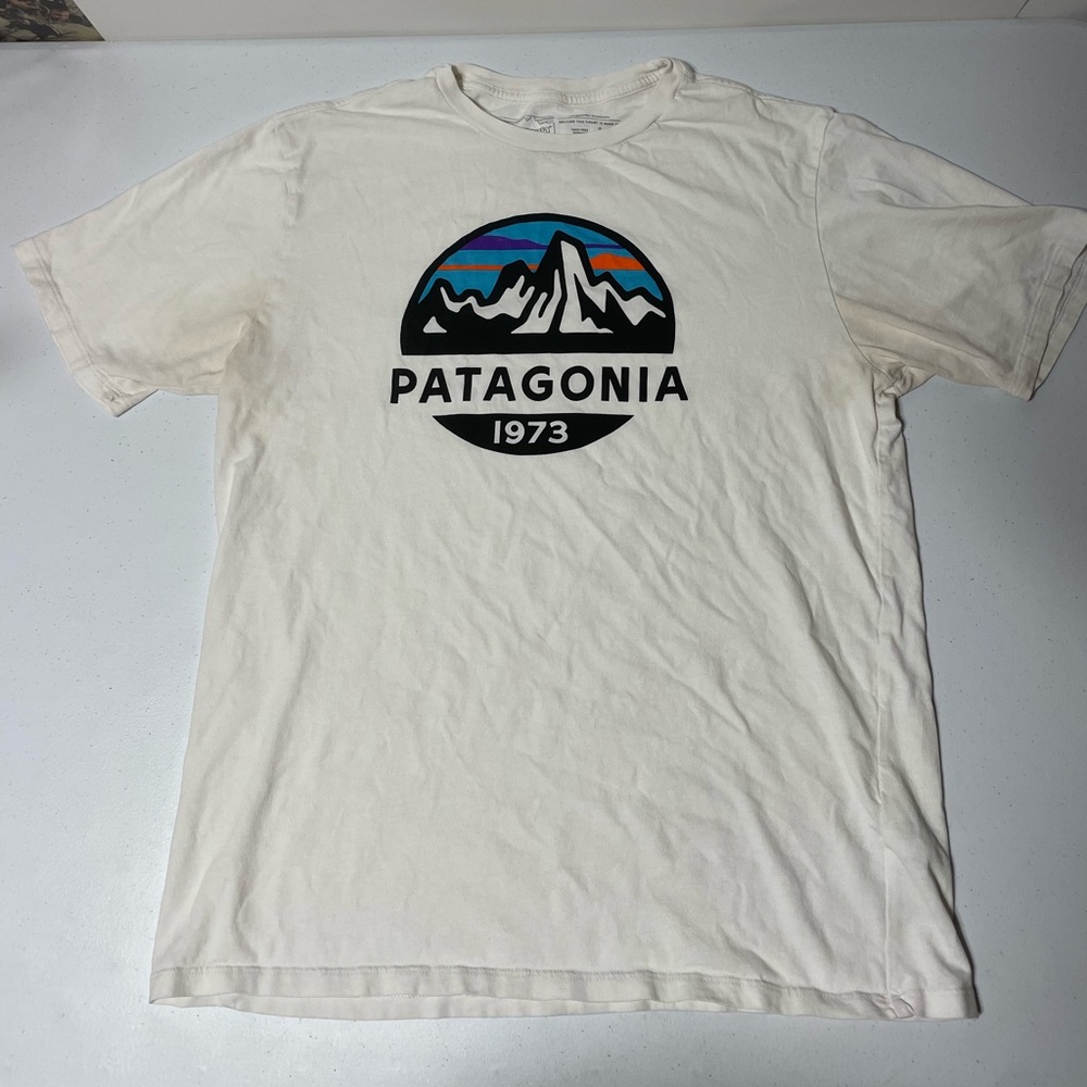 Patagonia Regular Fit white T-shirt. Sz-small measurements